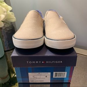 NIB Boys Tommy Hilfiger Dennis Slider Sz 4